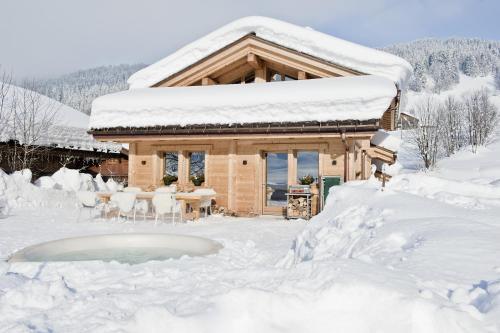 Chalet Inarpa - Appartements Et Suites Ла-Клюсаз Экстерьер фото
